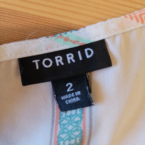 Torrid Chiffon Blouse with Pocket ~ 2X - Picture 3 of 7
